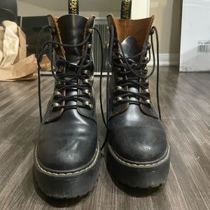 Dr. Martens LEONA WOMEN'S VINTAGE SMOOTH LEATHER HEELED BOOTS